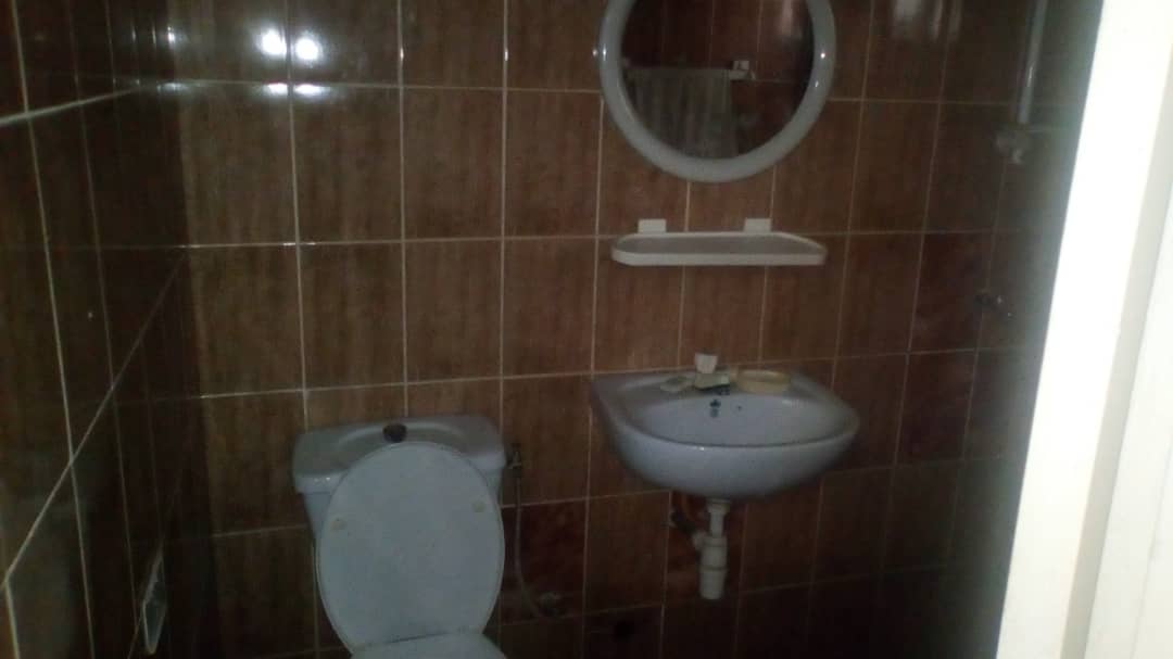 N° 4292 :
                            Immeuble commercial à louer , Adidogome, Lome, Togo : 100 000 XOF/mois